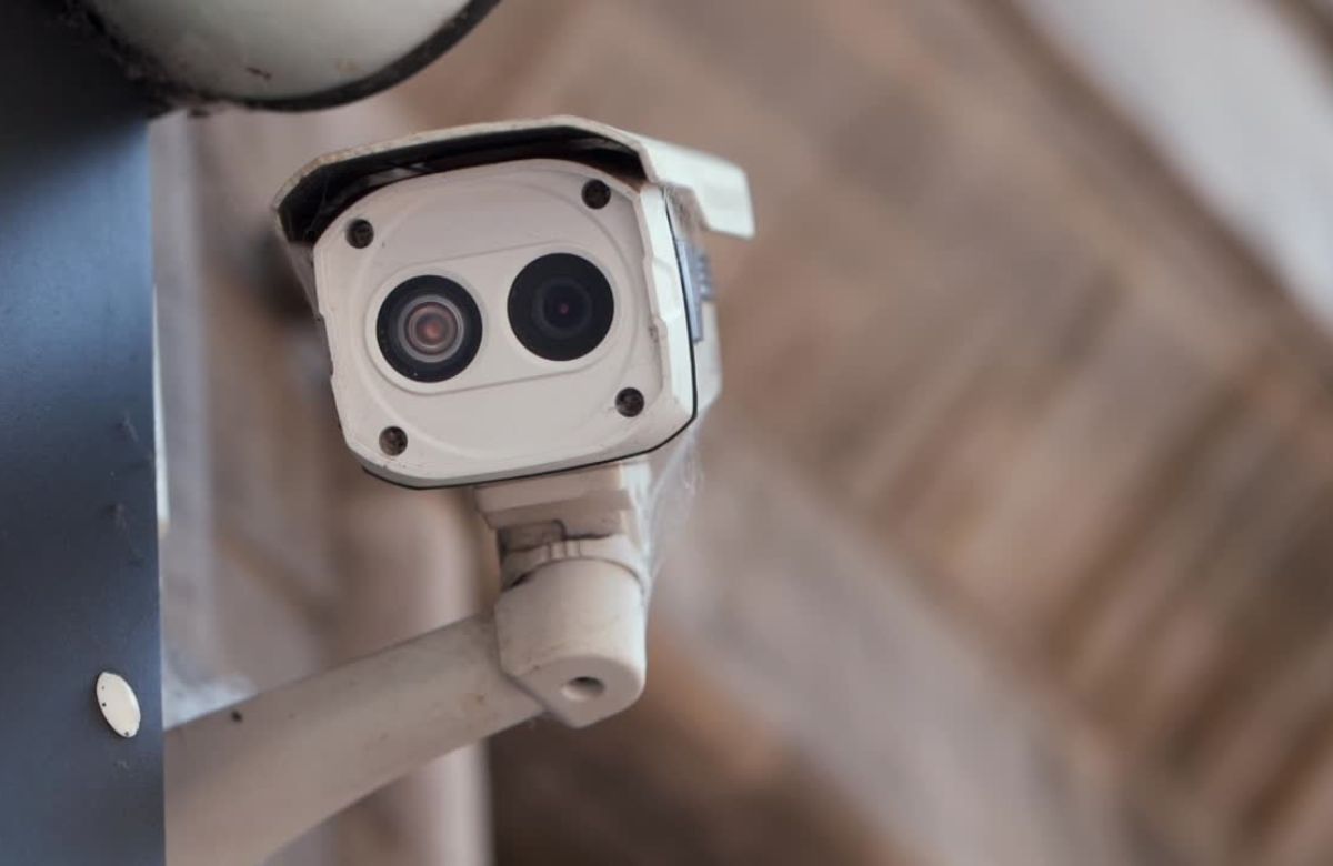 Za spoljašnji nadzor birajte kamere sa IP66 zaštitom, UV otpornim kućištem i IR noćnim radom.