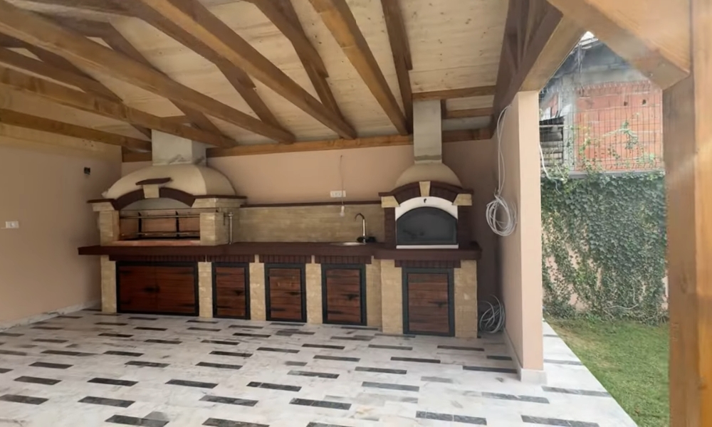 Letnja kuhinja u dvorištu, ideje za konstrukciju, radnu površinu i zaštitu